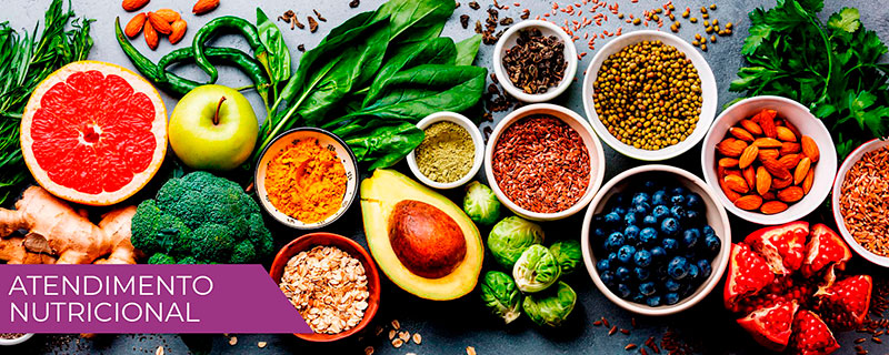 Imagem com vários alimentos representando o serviços de atendimento nutricional