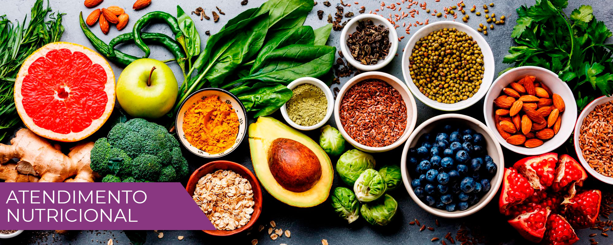 Imagem com vários alimentos representando o serviços de atendimento nutricional